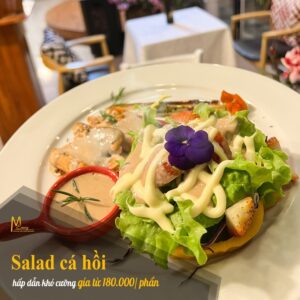 Salad cá hồi sốt dâu tây Đà Lạt tqaij nhà hàng Memory